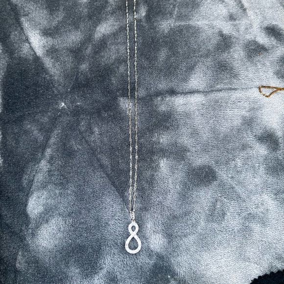 White gold infinity chain and pendant - Picture 2 of 4
